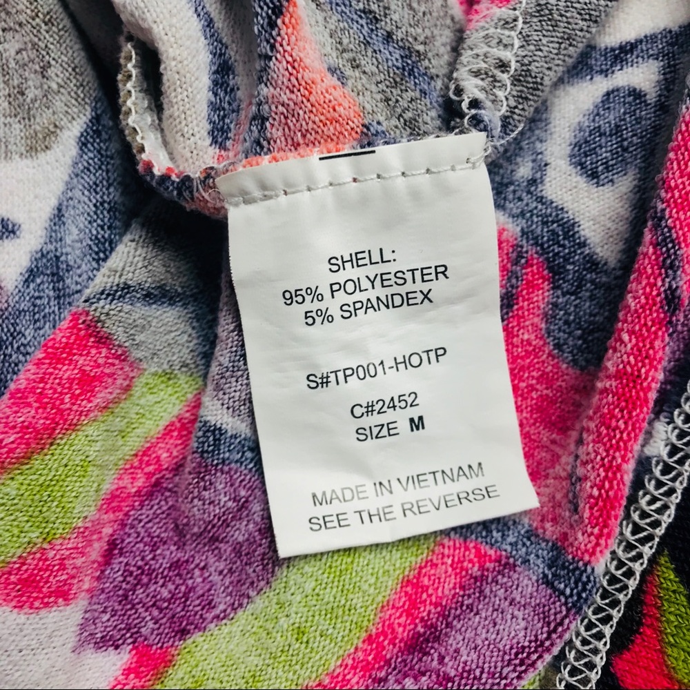 Medium Multicolored Pattern Top w Buttons - Picture 7 of 8